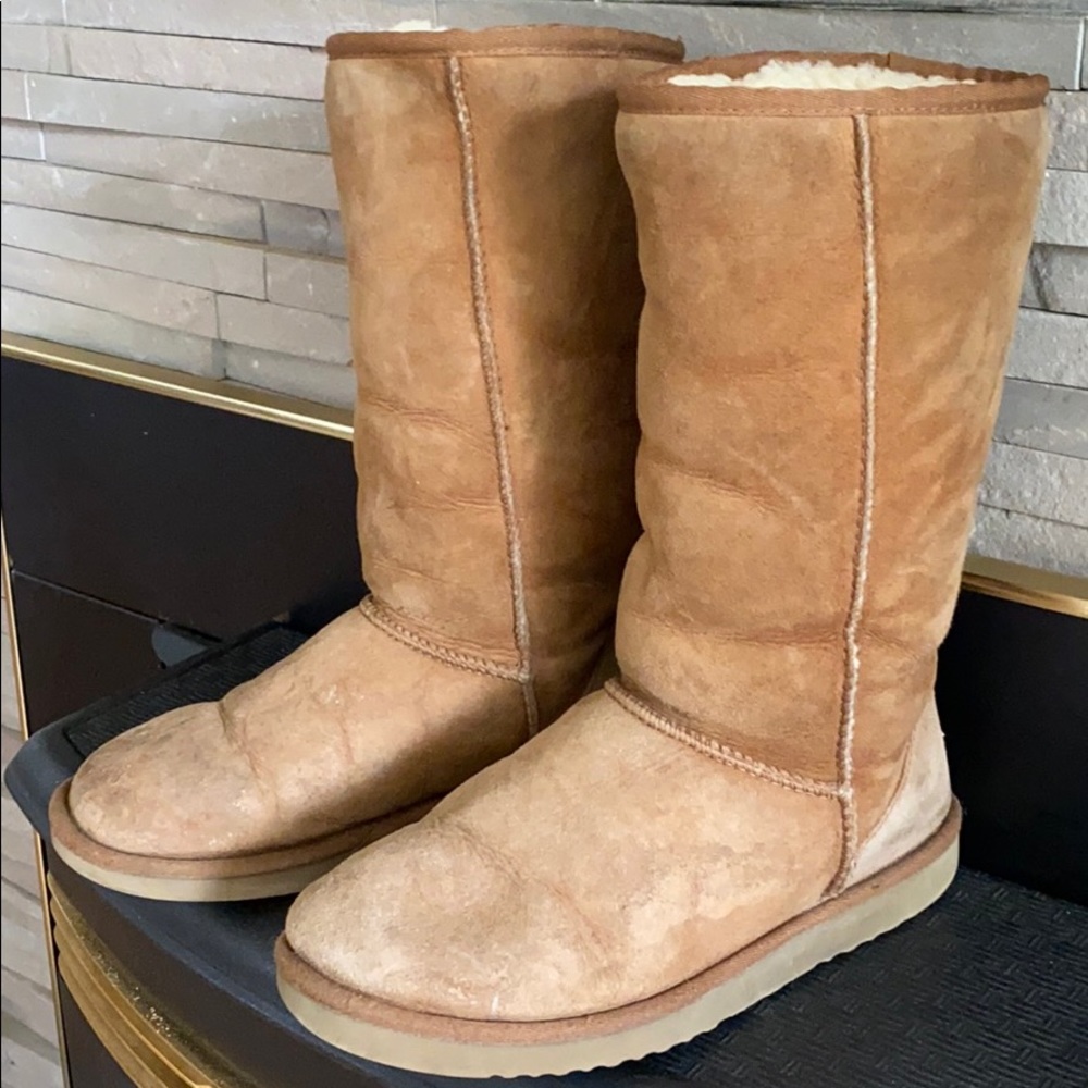 Tall brown UGGs. 🥾